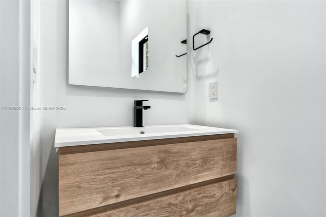 Building Photo - 3268 Gifford Ln