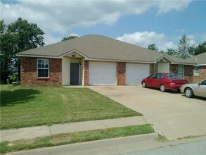 Building Photo - 312-312 Graystone Cir