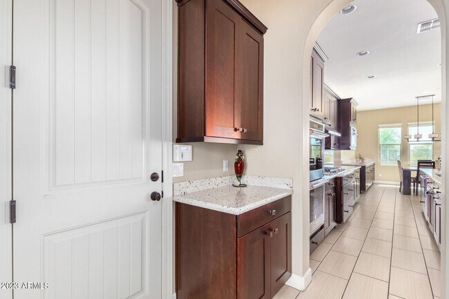 Building Photo - Gorgeous 5 bed 4.5 bath single level home in Scottsdale