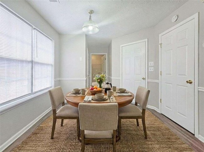 Building Photo - 4445 Brookridge Dr SW