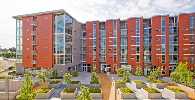 Building Photo - 2115 Yeaman Pl