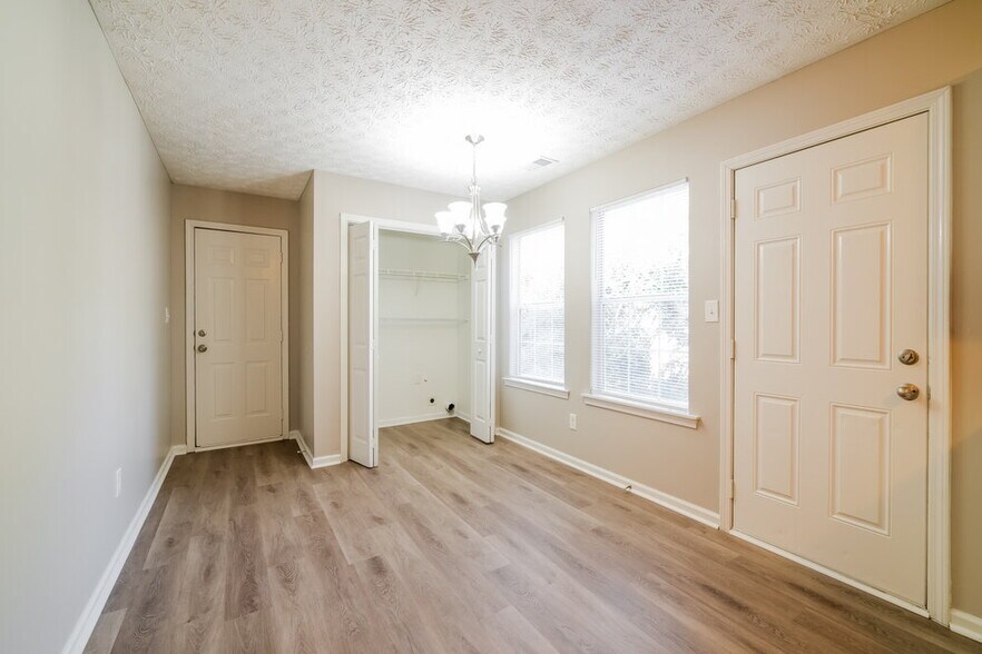 Building Photo - 5246 Kirk Dr