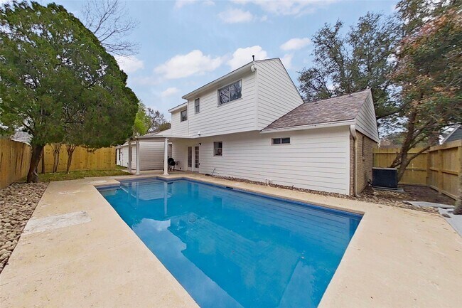 Building Photo - 20206 Lake Sherwood Dr