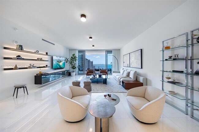 Building Photo - 300 Biscayne Blvd Way
