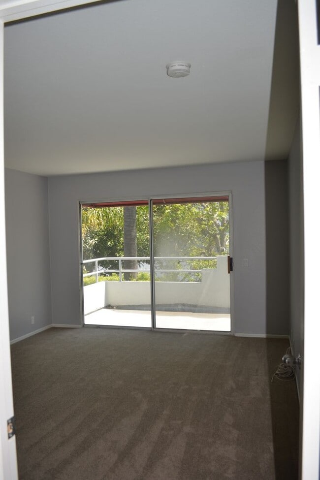 Building Photo - BEAUTIFUL "HILLCREST VILLAGE"  CONDOMINIUM HOME WITH GARAGE