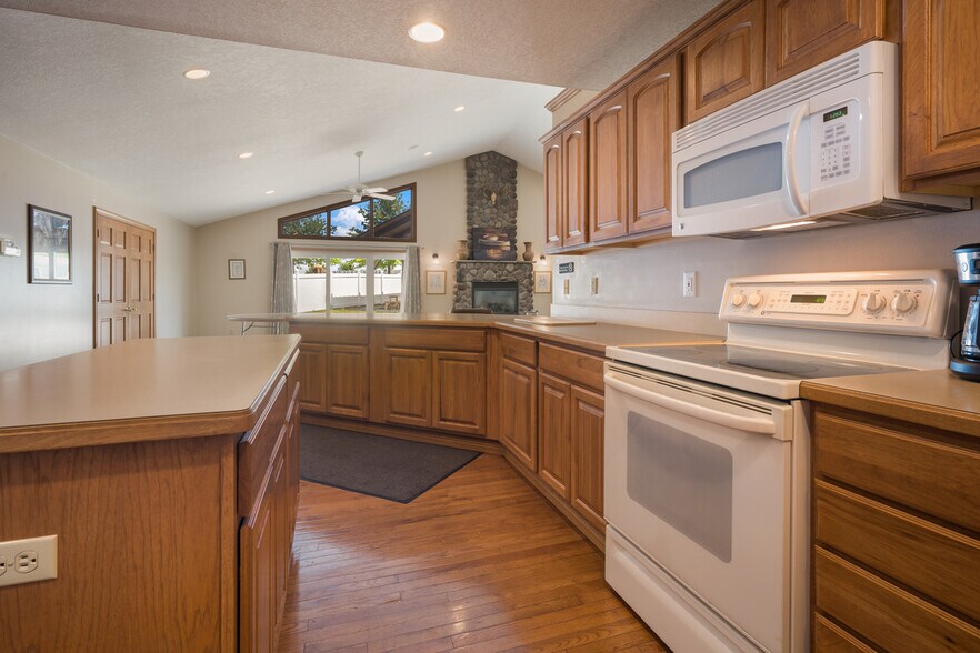 Building Photo - 143 Smokey Hill River Ct