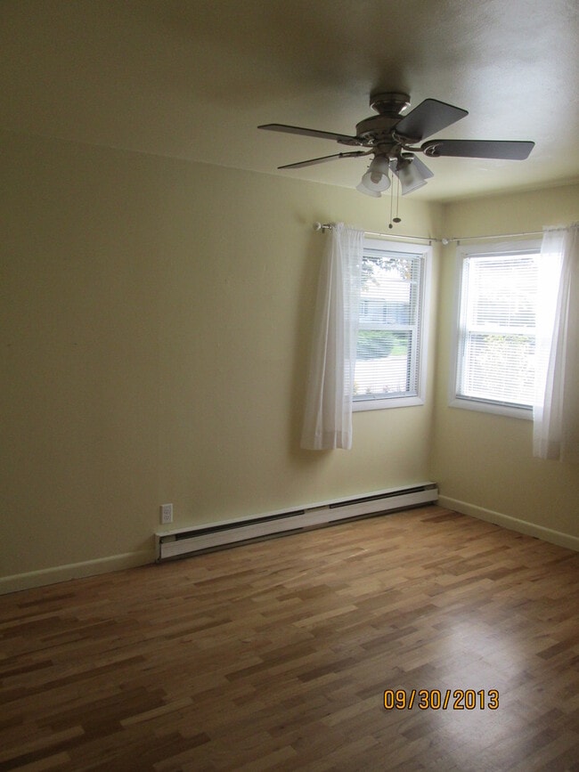 Building Photo - 2 bedroom home with great back yard!