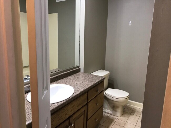 Building Photo - "Charming 3-Bedroom Retreat with 2 Full Baths in Jonesboro – 1625 Sq Ft of Comfort!"