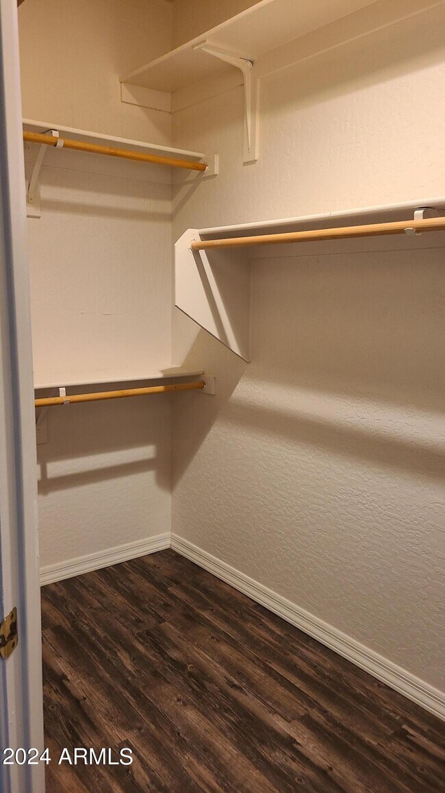 Building Photo - 14206 S 12th Pl