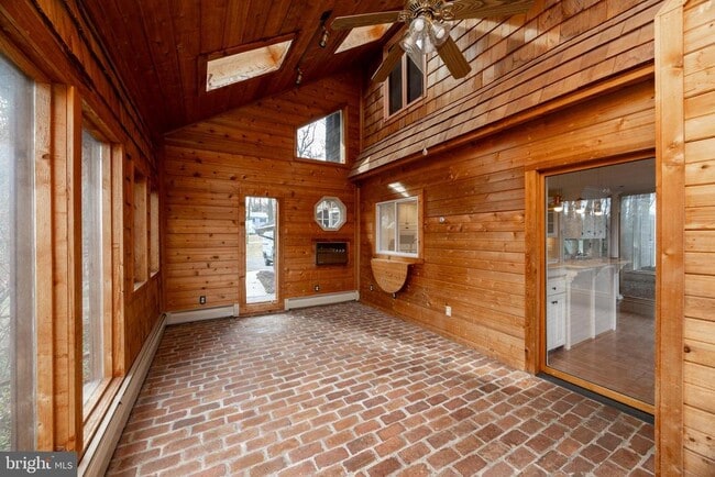 Building Photo - 1104 Tinker Hill Ln