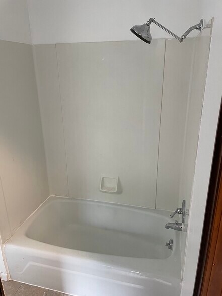 Building Photo - 1638 Saemann Ave