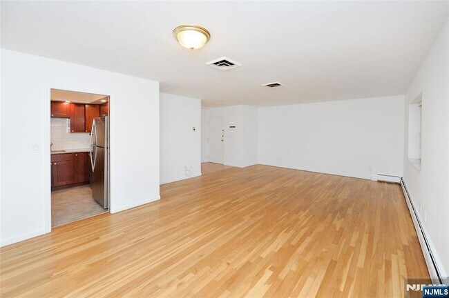 Building Photo - 20-30 Ridge Road Unit A8