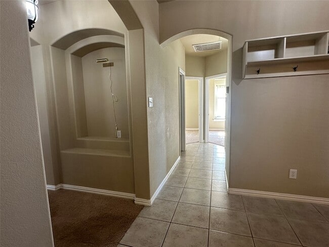 Building Photo - 8466 Davis Dr