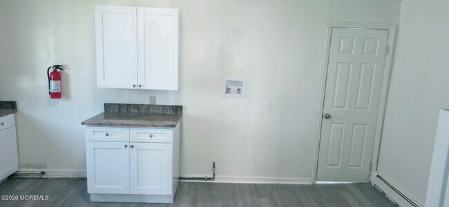 Building Photo - 404 Fisher Ave