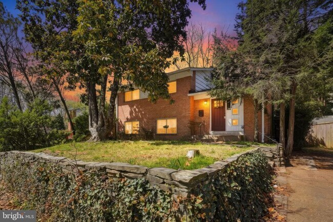 Building Photo - 9717 Hedin Dr