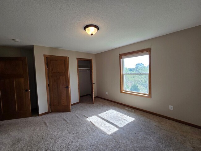Building Photo - 38231 Ewing Ct