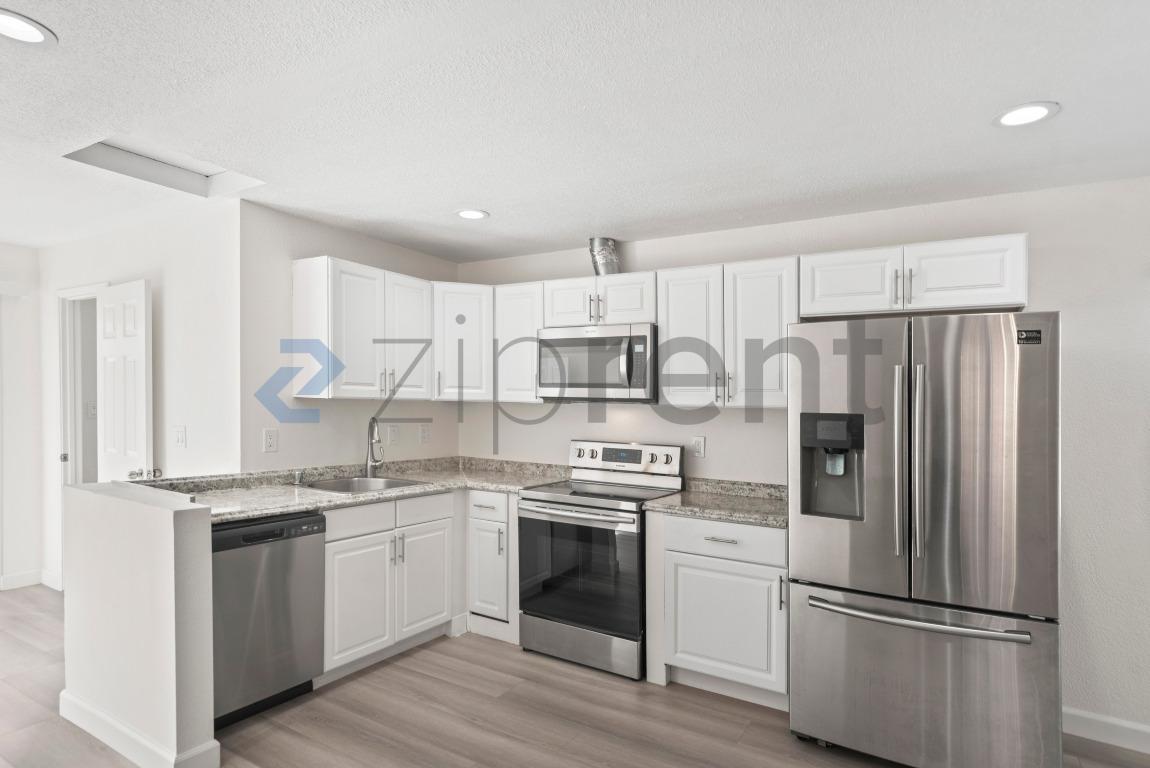 Building Photo - 3066 Nightingale Pl