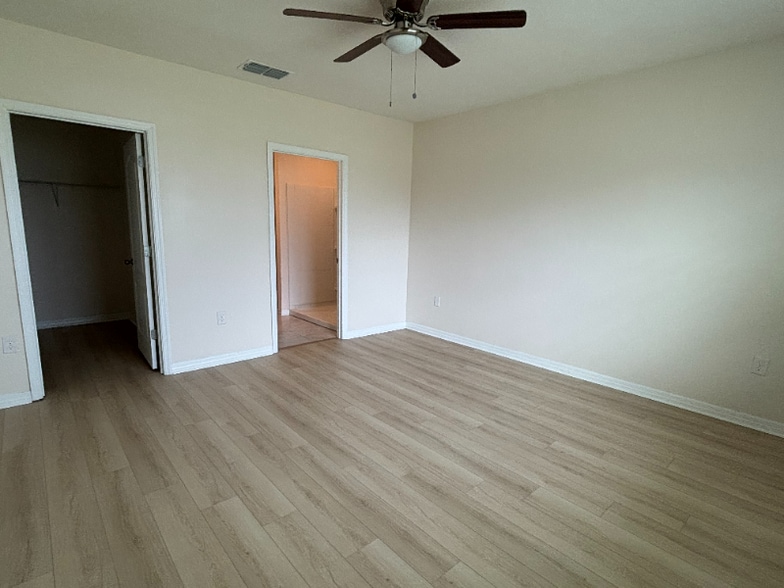 Building Photo - 3945 Angola Ln