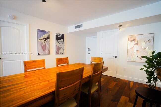 Building Photo - 18031 Biscayne Blvd