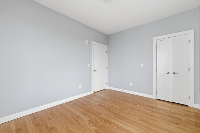 Building Photo - 19 Simon St