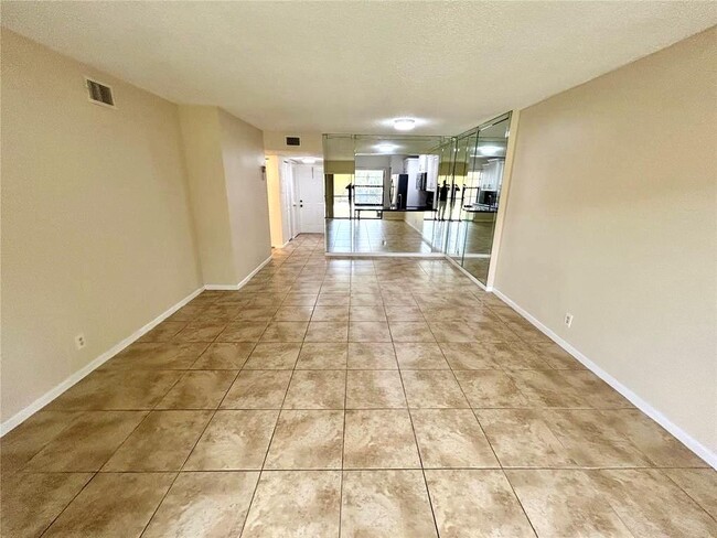 Building Photo - 6475 W Oakland Park Blvd