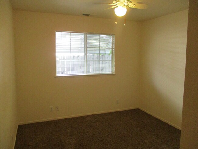 Building Photo - Culdesac Home Near Parks & Schools - Garba...