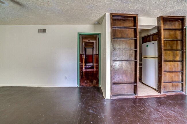 Building Photo - 4824 N Xanthus Ave