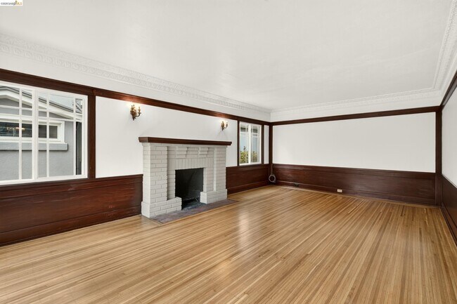 Building Photo - 846 Mandana Blvd
