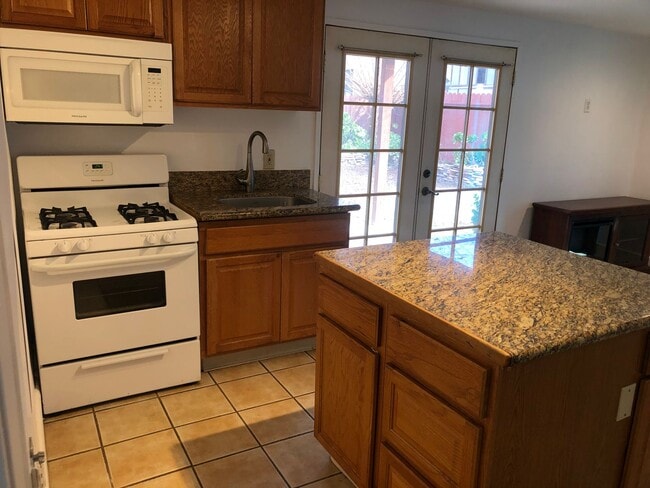 Building Photo - 620 Suisun St