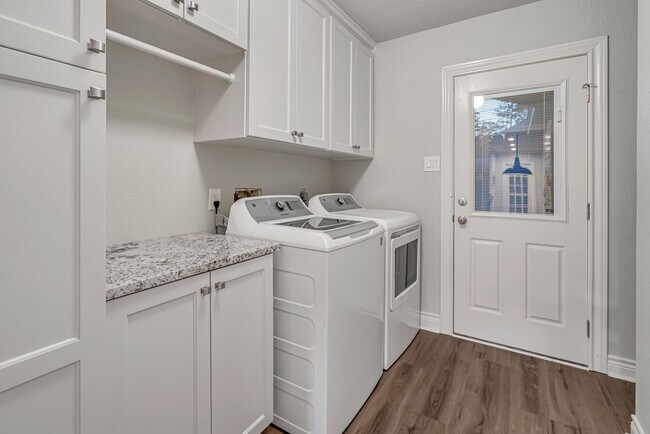 Building Photo - 4702 Spring Ln