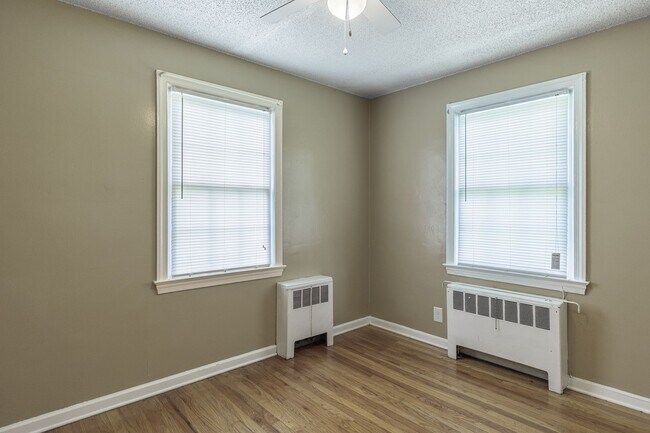 Building Photo - Historic Apartment located a short drive from Elon!