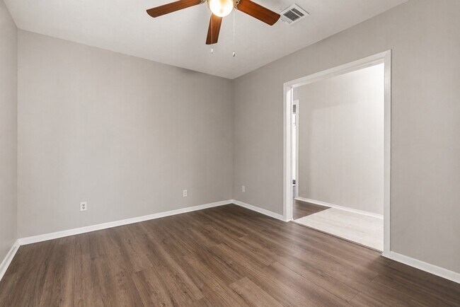 Building Photo - 2714 5th Ave N