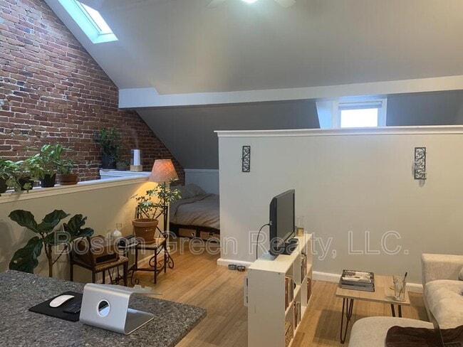 Building Photo - 315 Meridian St