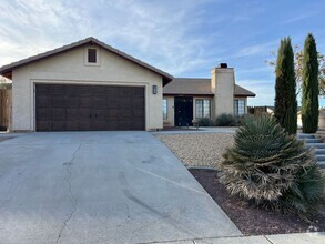 Building Photo - Beautiful 3 Bedroom 2 Bathroom House in Co...