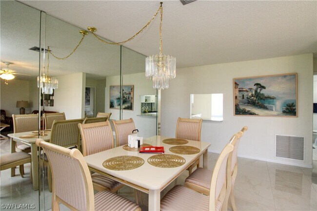 Building Photo - 239 Palm Dr