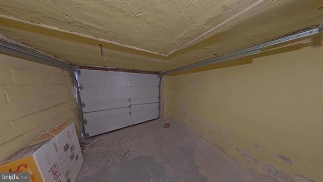 Building Photo - 206 E Walnut Park Dr