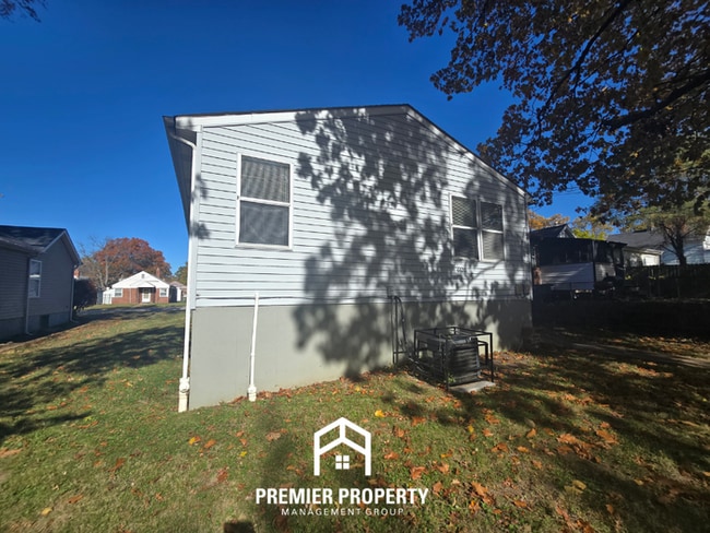 Building Photo - Charming 3BR Home in St. Louis | Hardwood Floors, Bright Living Space & W/D Hookups