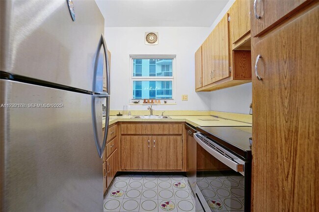 Building Photo - 4747 Collins Ave