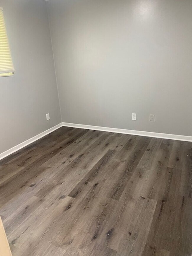 Building Photo - Strawberry Plains 37871 - 2 bedroom, 1 bat...