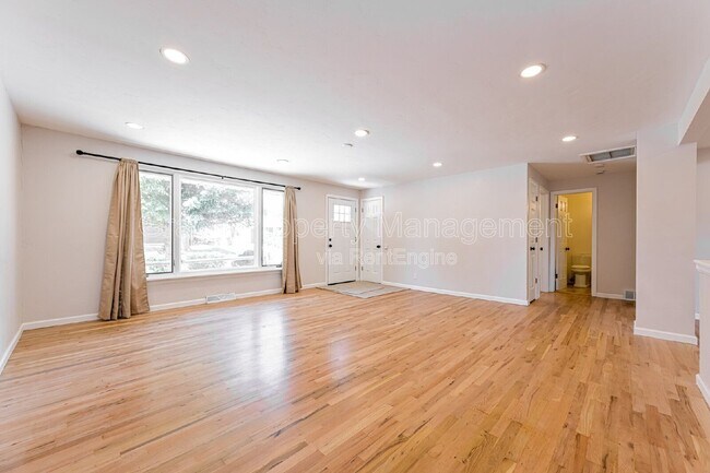Building Photo - 270 Beryl Way