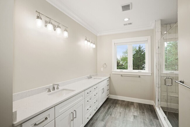 Building Photo - 517 Great Falls St