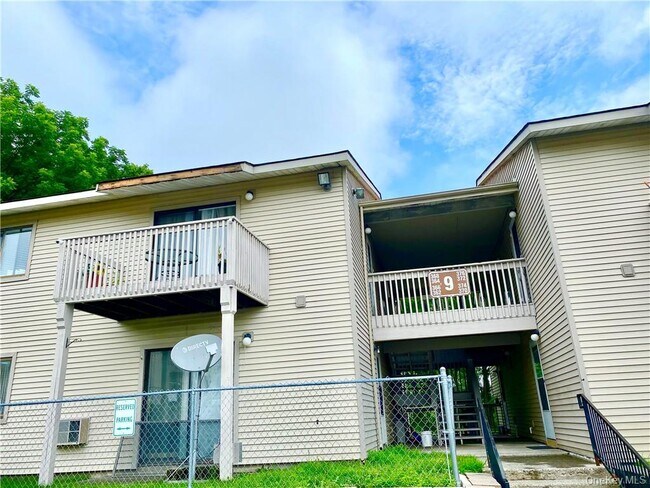 Building Photo - 376 Concord Ln