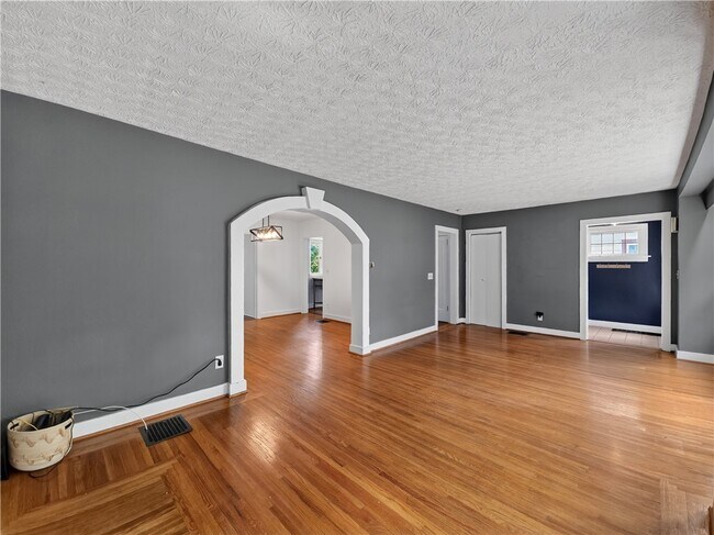 Building Photo - 140 Irvington Rd