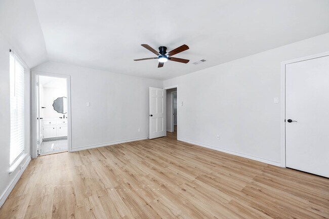 Building Photo - 3511 Tree Ln