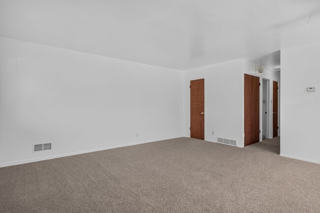 Building Photo - Cozy 2 bedroom duplex