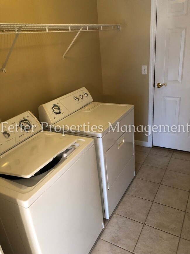 Building Photo - 3 Bedroom Newburgh Home!!