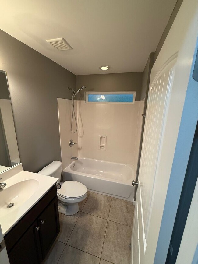 Building Photo - Charming home close to Turkey Creek, No HO...