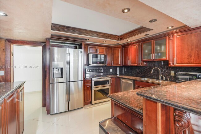 Building Photo - 1912 S Ocean Dr