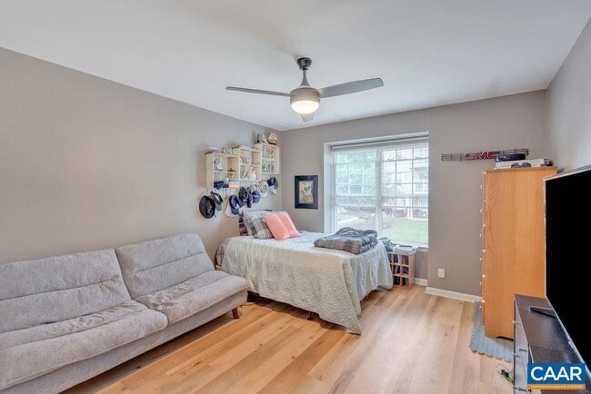 Building Photo - 1242 Villa Ln