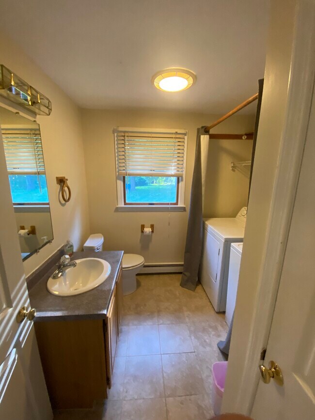 Building Photo - 18 Grove St